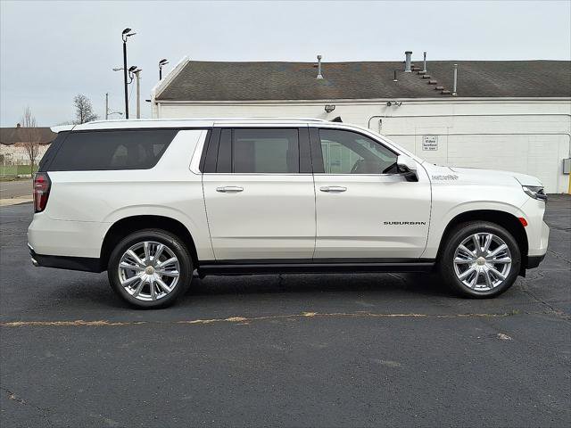 Used 2023 Chevrolet Suburban High Country w/ Premium Package 2 AWD/4WD image 18