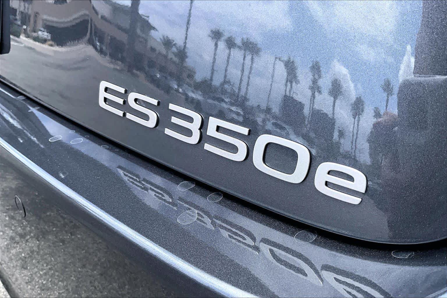 New 2026 Lexus ES 350e FWD image 8