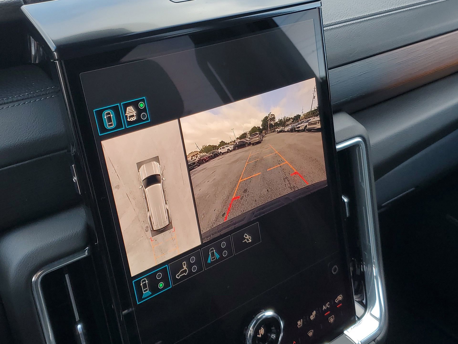 Used 2025 GMC Yukon XL Denali image 28