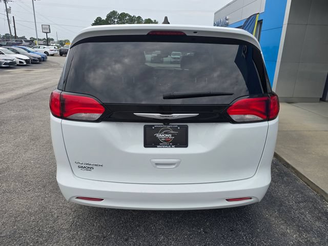 Used 2023 Chrysler Voyager LX FWD image 4