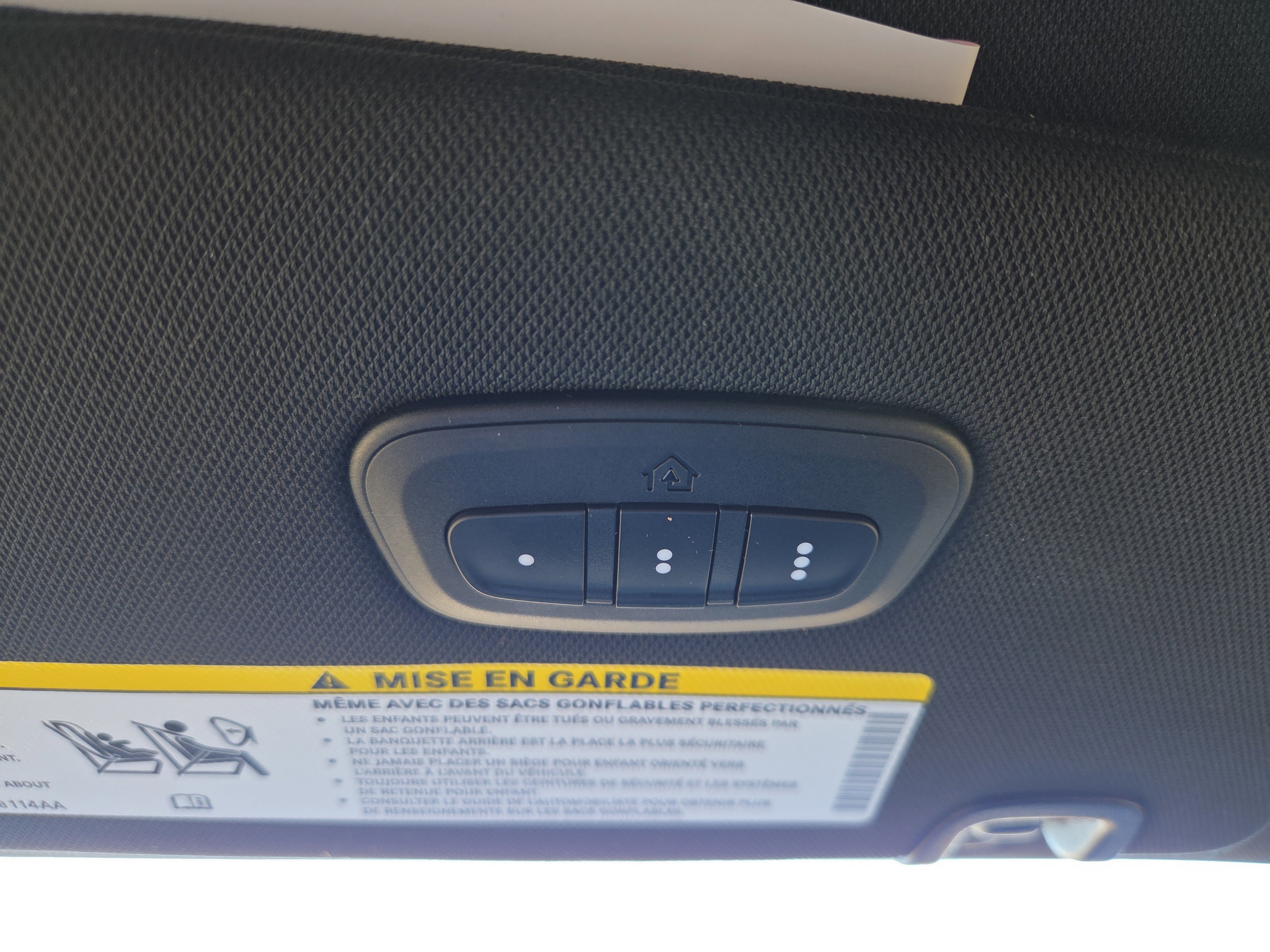 Used 2025 Chrysler Pacifica Select image 16