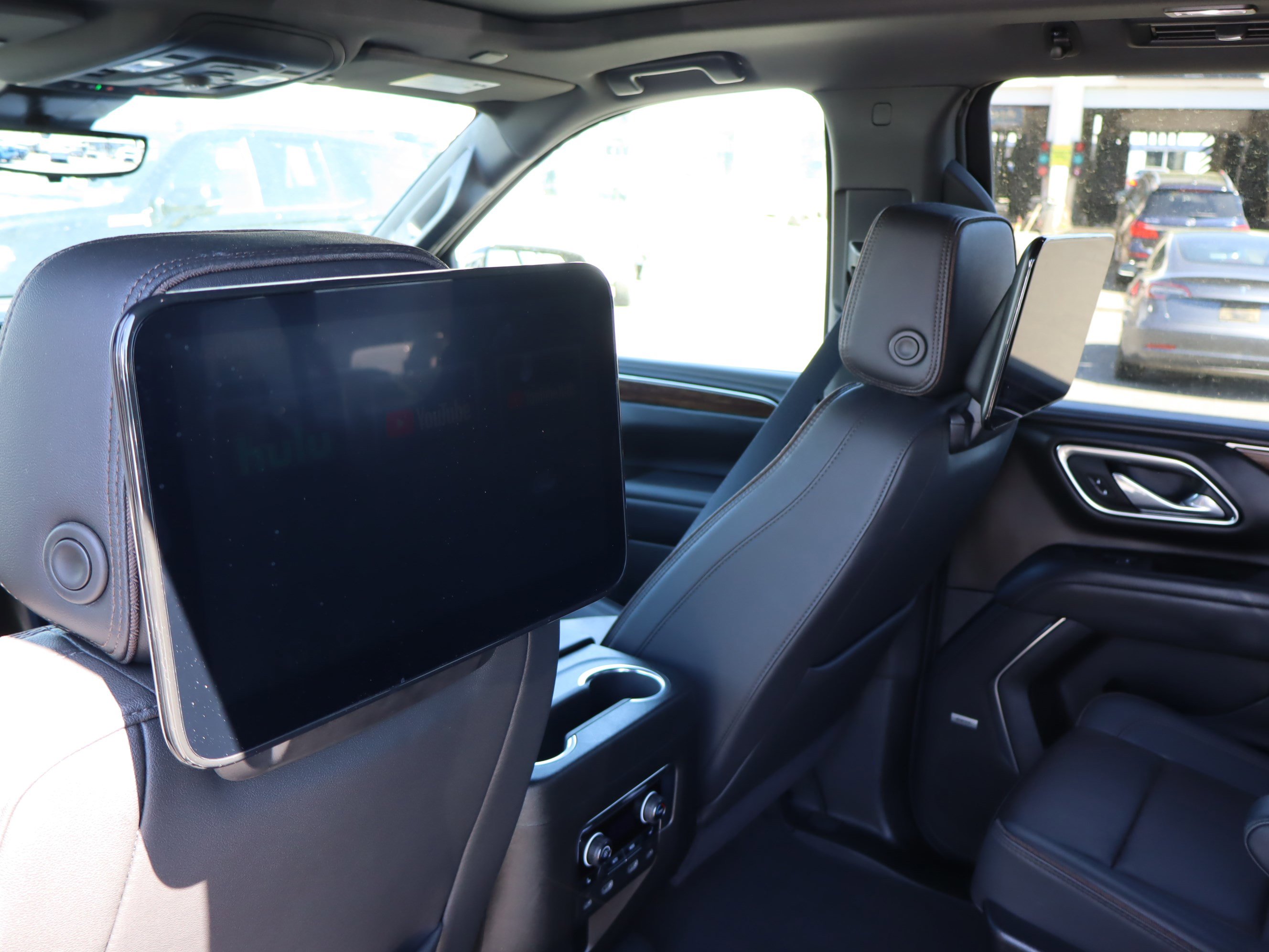 Used 2024 Chevrolet Suburban High Country w/ Advanced Technology Package AWD/4WD image 14