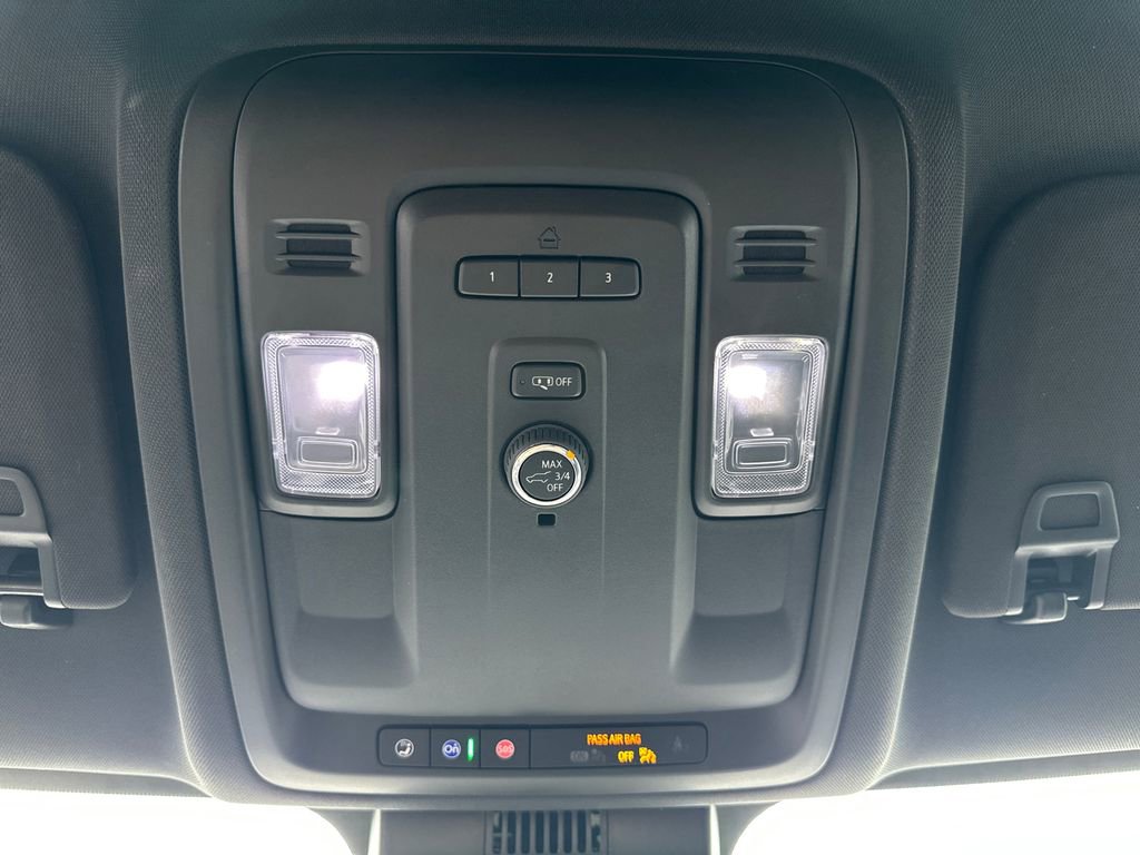 Used 2024 GMC Yukon XL SLT image 31