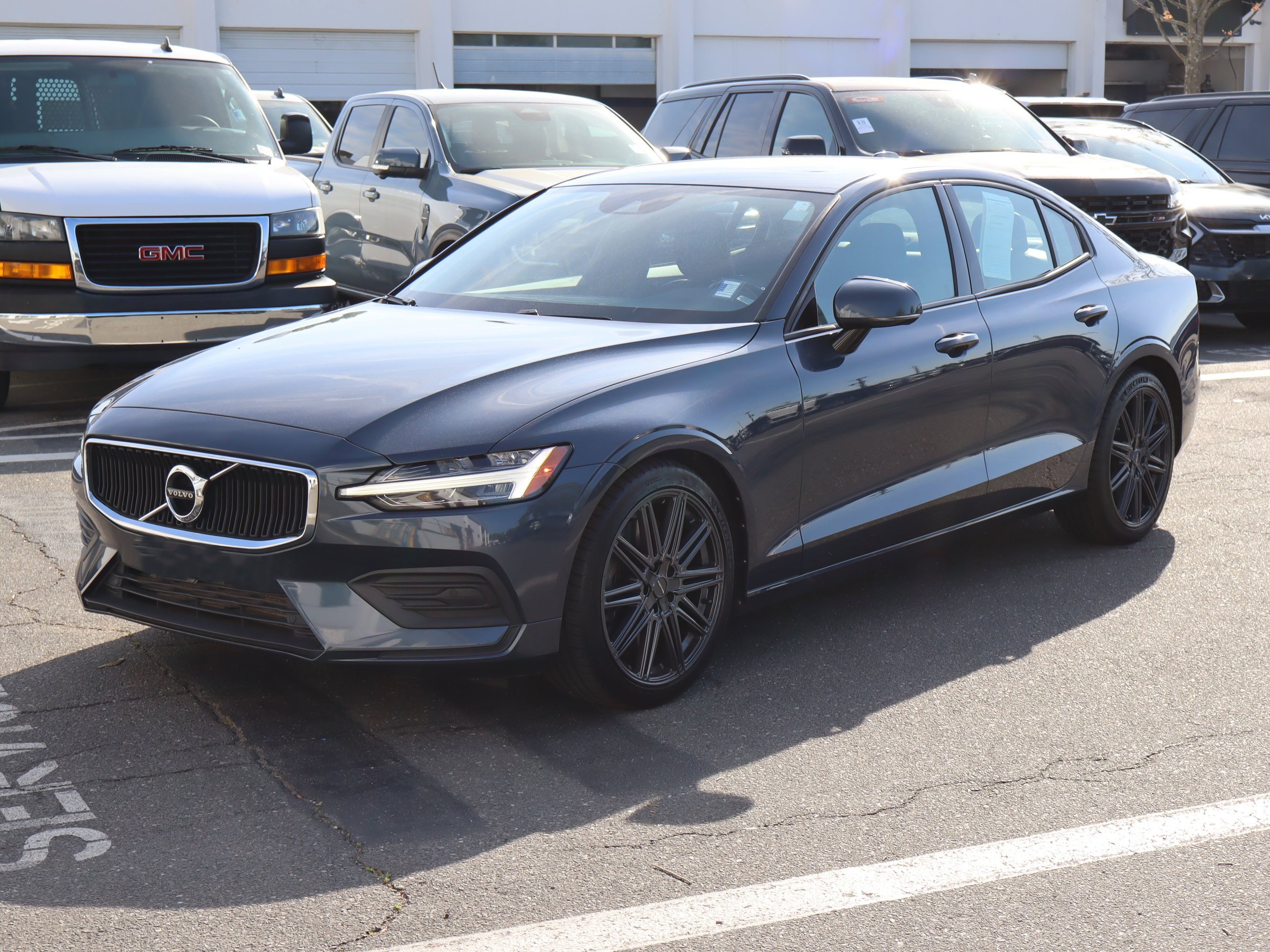 Used 2020 Volvo S60 T6 Momentum image 5
