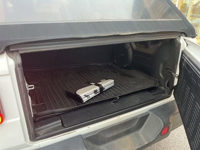 Used 2018 Jeep Wrangler Unlimited Sahara image 32