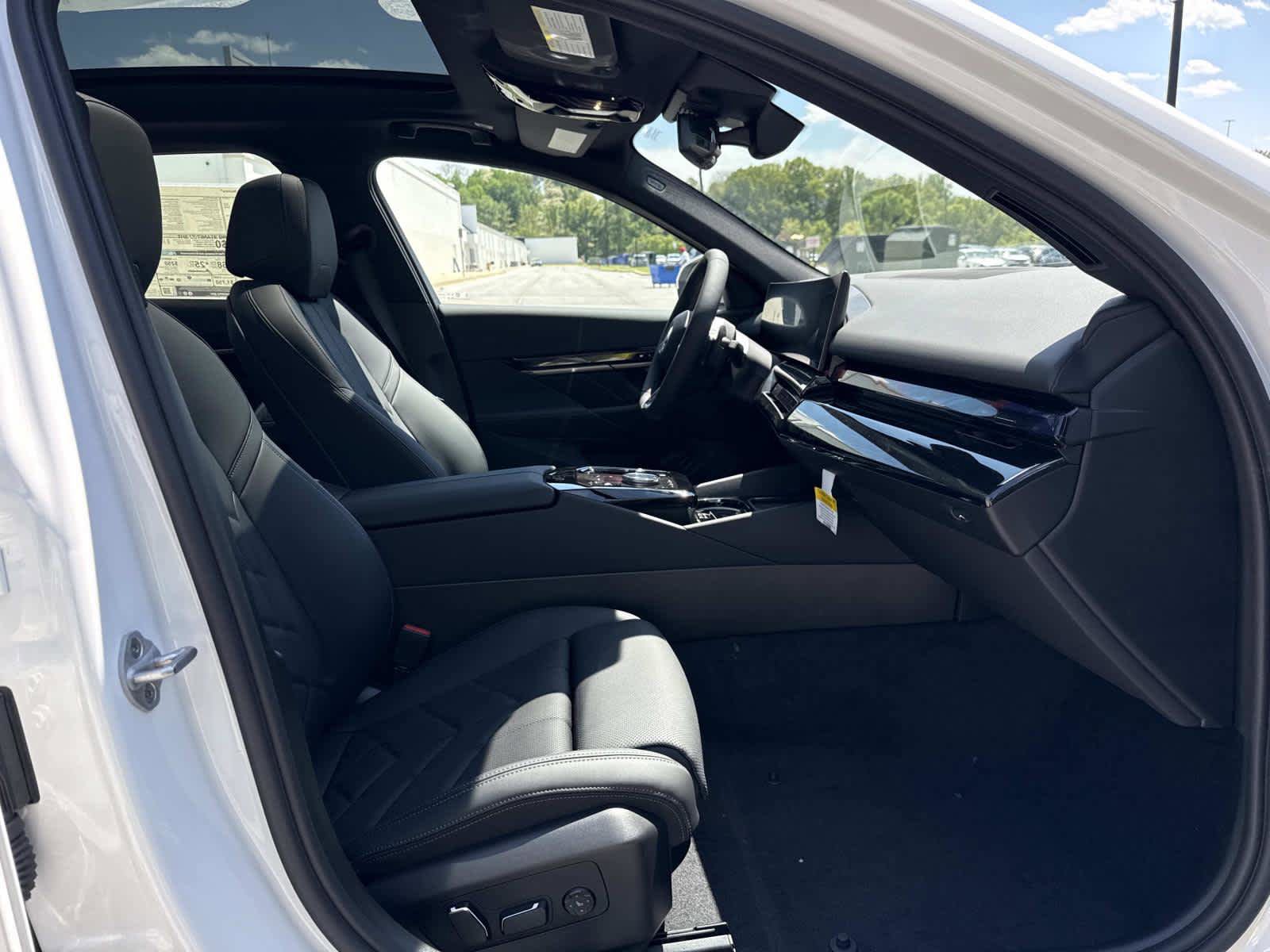 New 2026 BMW 550e xDrive w/ Premium Package AWD/4WD image 16