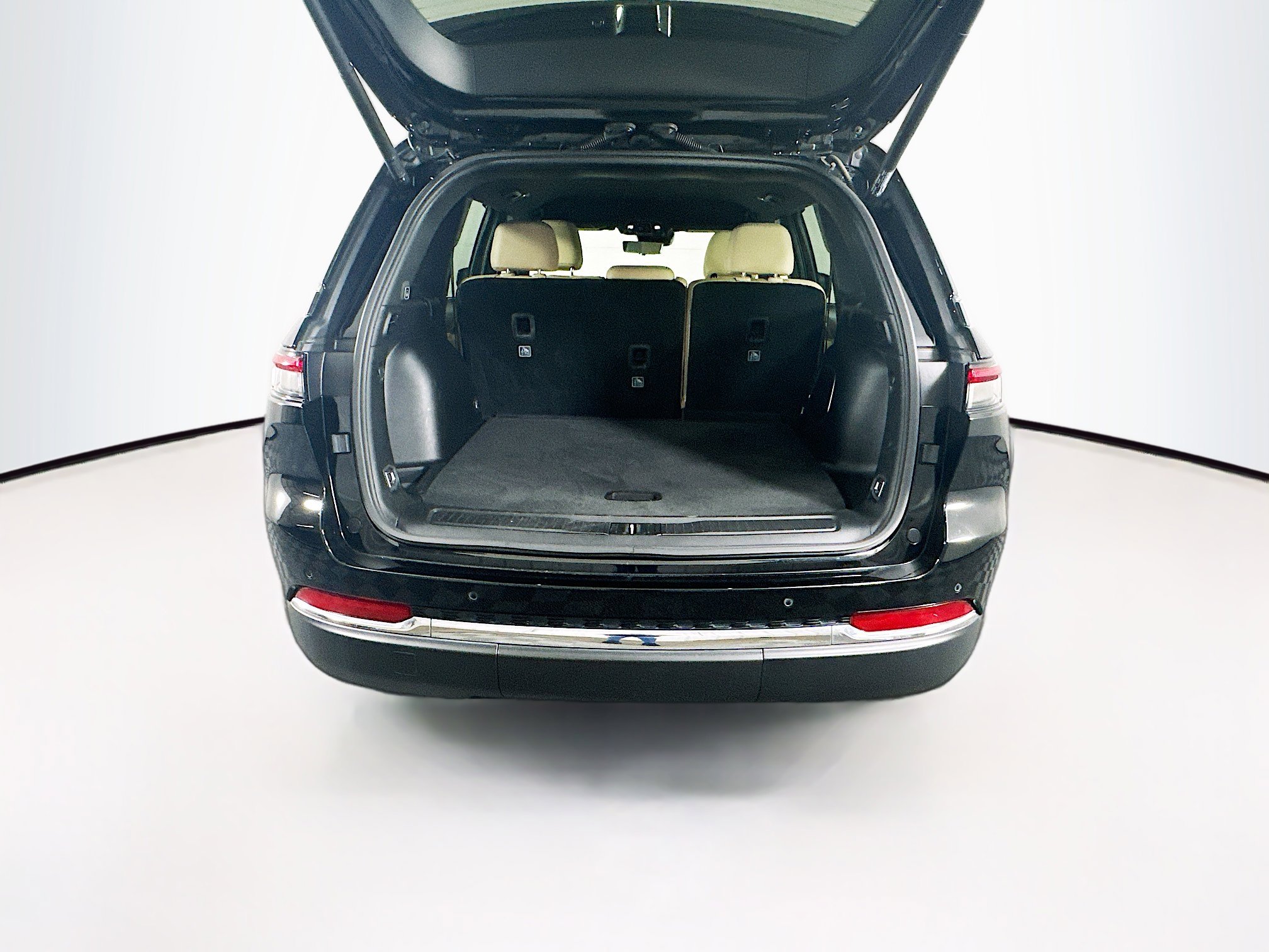 Used 2023 Jeep Grand Cherokee Limited w/ Luxury Tech Group II image 30