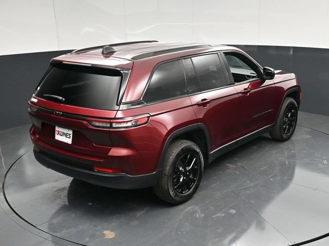 Used 2025 Jeep Grand Cherokee Altitude AWD/4WD image 43