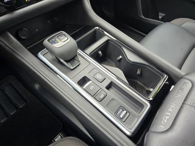 Certified 2024 Nissan Pathfinder SL w/ Black Appearance Package image 17