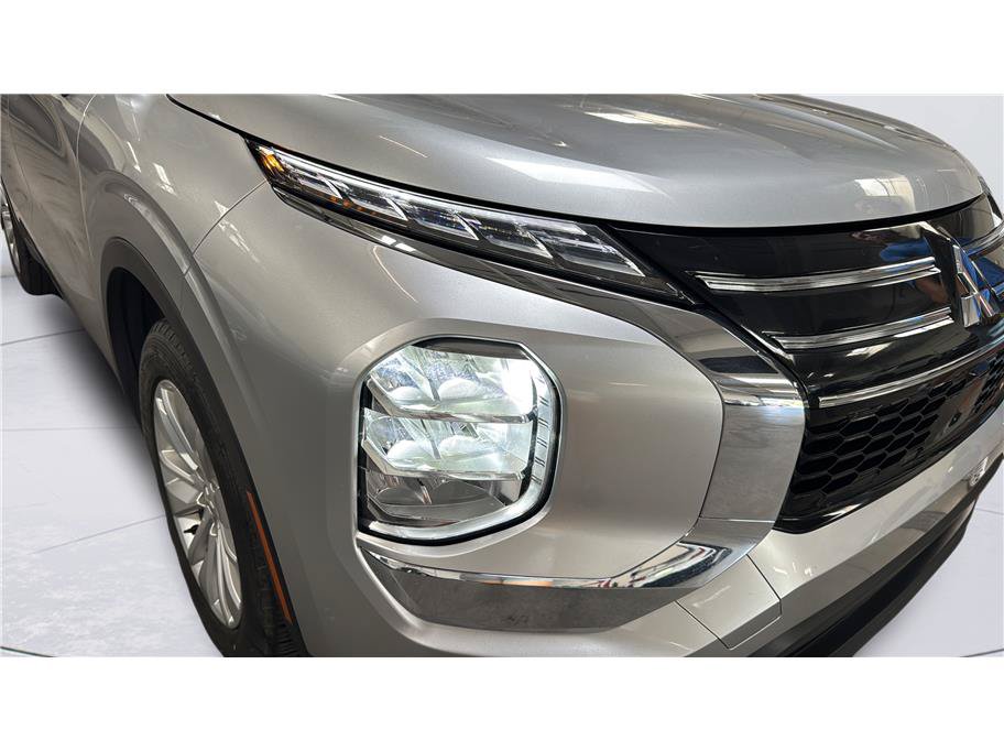 Used 2025 Mitsubishi Outlander ES FWD image 9