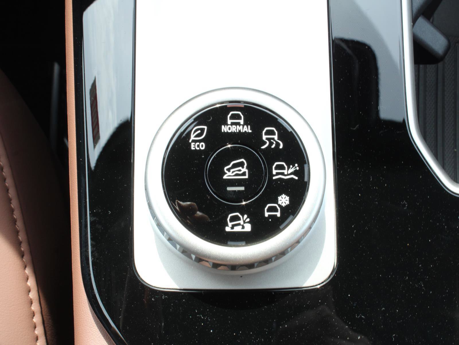 New 2025 Mitsubishi Outlander SEL image 25