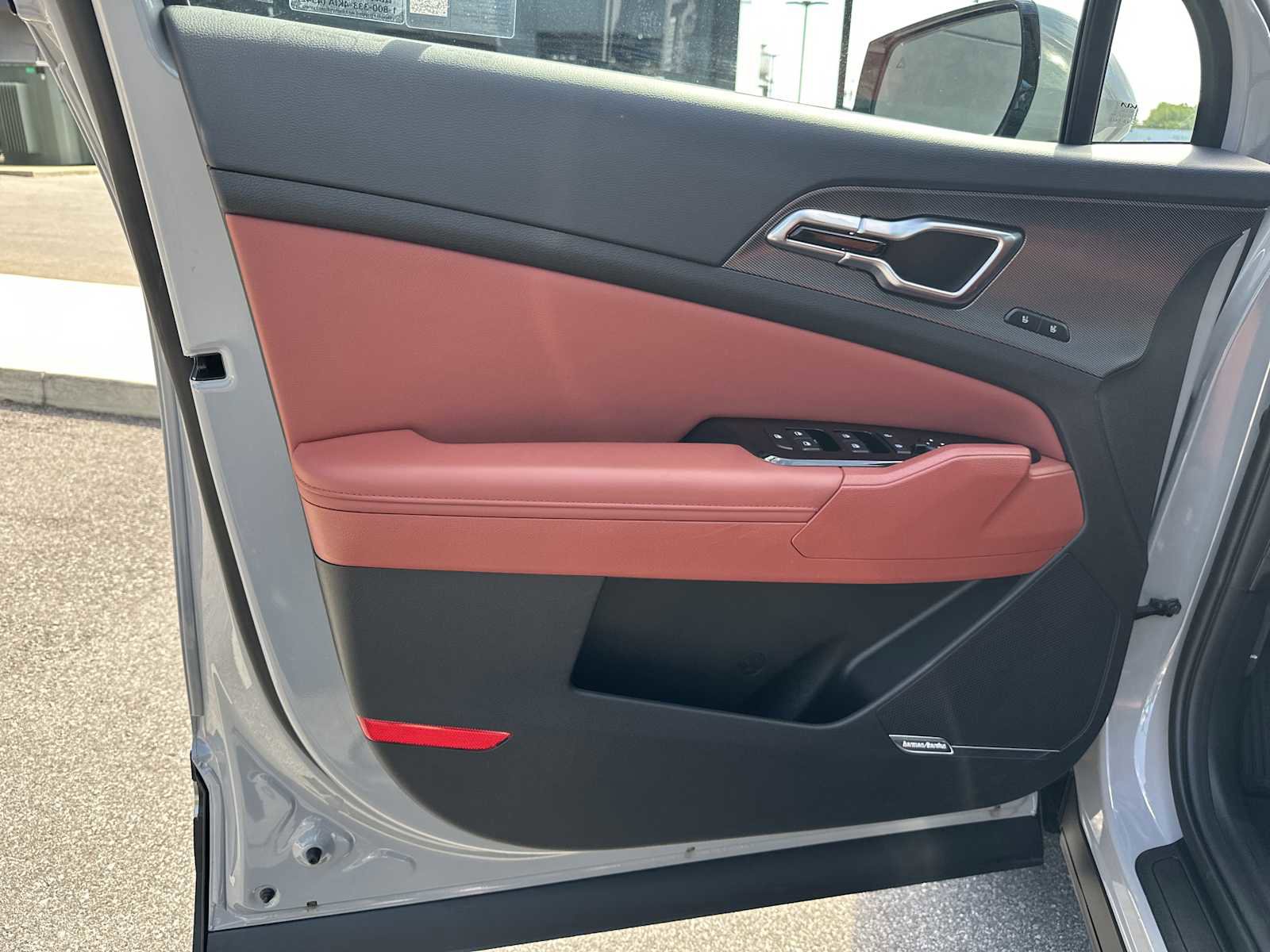 Used 2025 Kia Sportage SX image 14