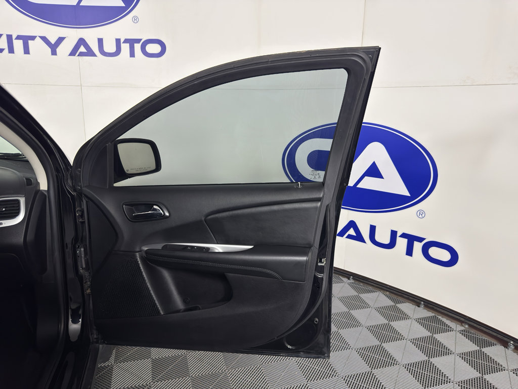 Used 2018 Dodge Journey SE image 36