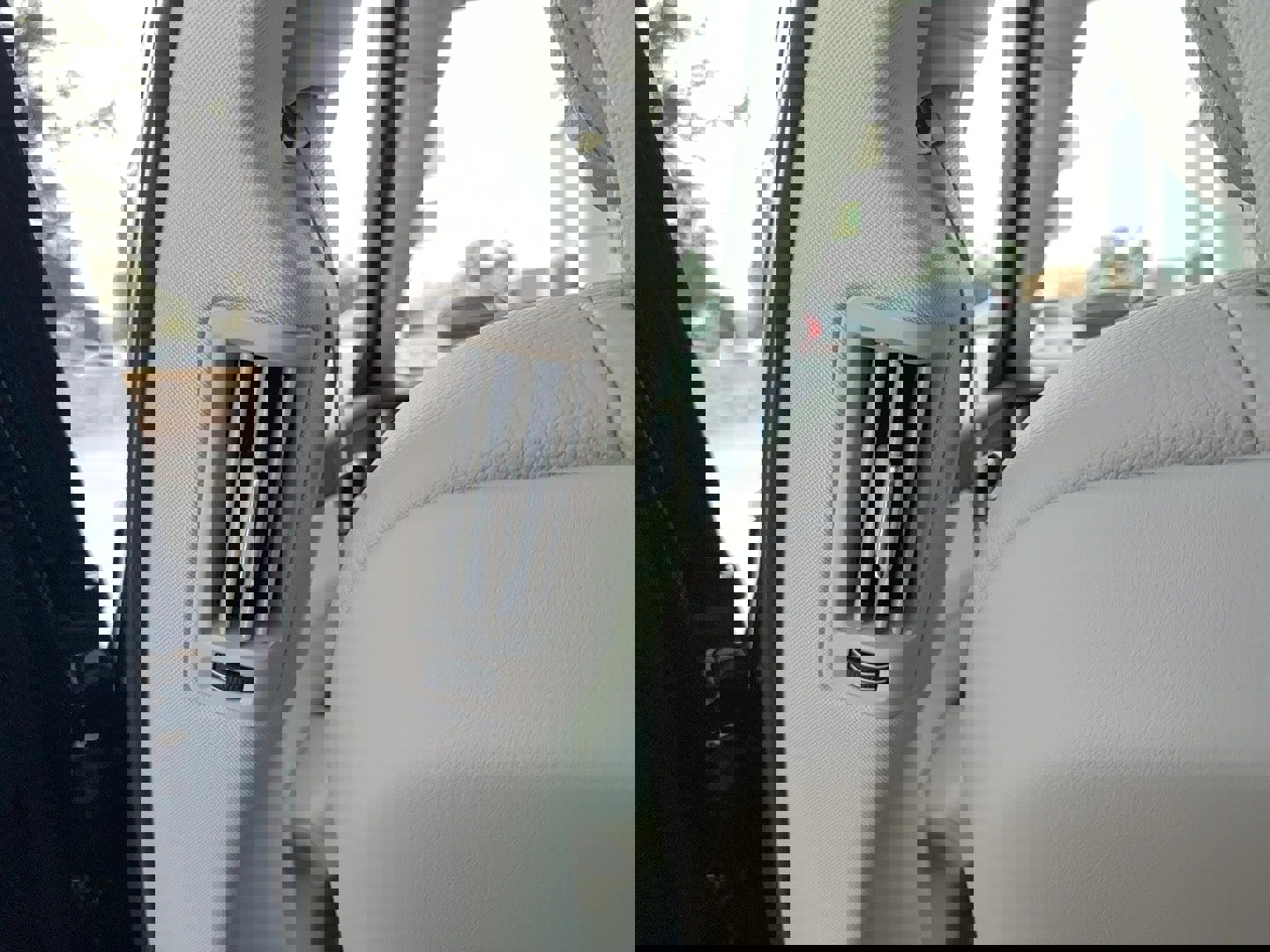 Certified 2023 Volvo XC60 B5 Plus w/ Climate Package image 16