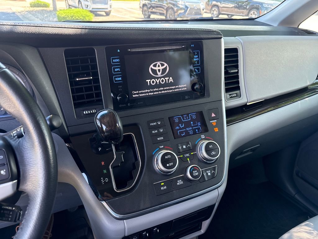 Used 2017 Toyota Sienna XLE Premium FWD image 20