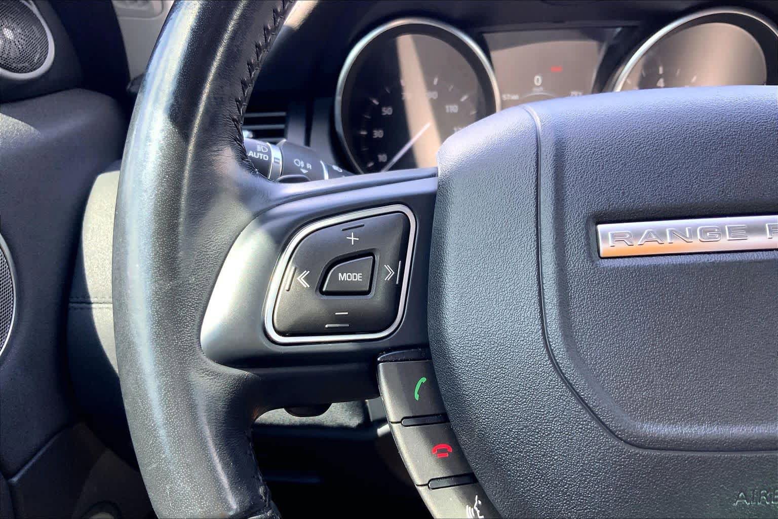 Used 2018 Land Rover Range Rover Evoque SE AWD/4WD image 23