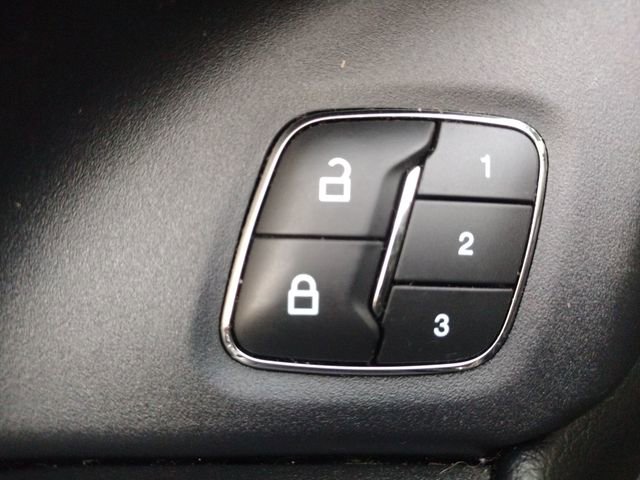 Used 2020 Ford Expedition XLT w/ Equipment Group 202A AWD/4WD image 37