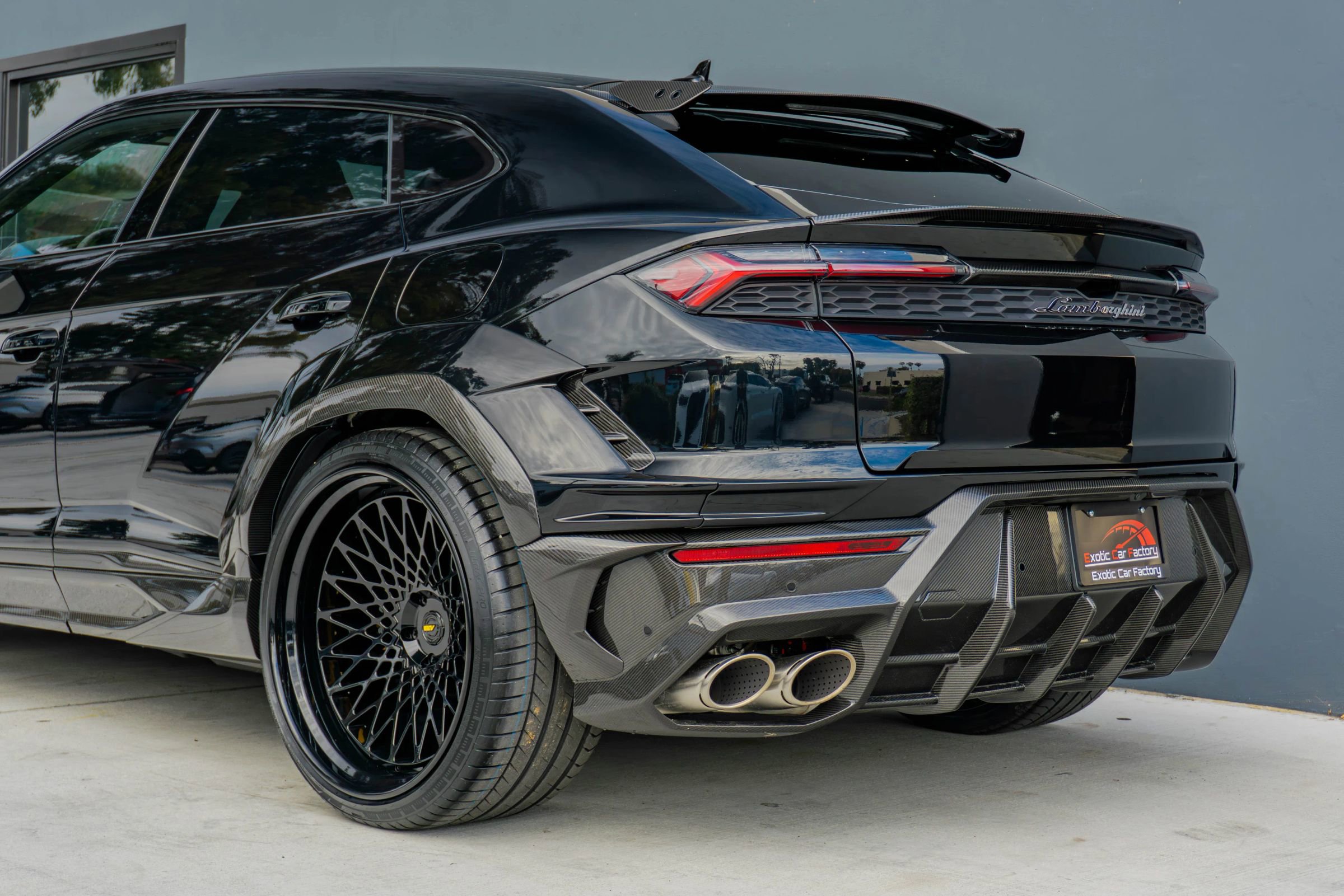 Used 2025 Lamborghini Urus SE image 23