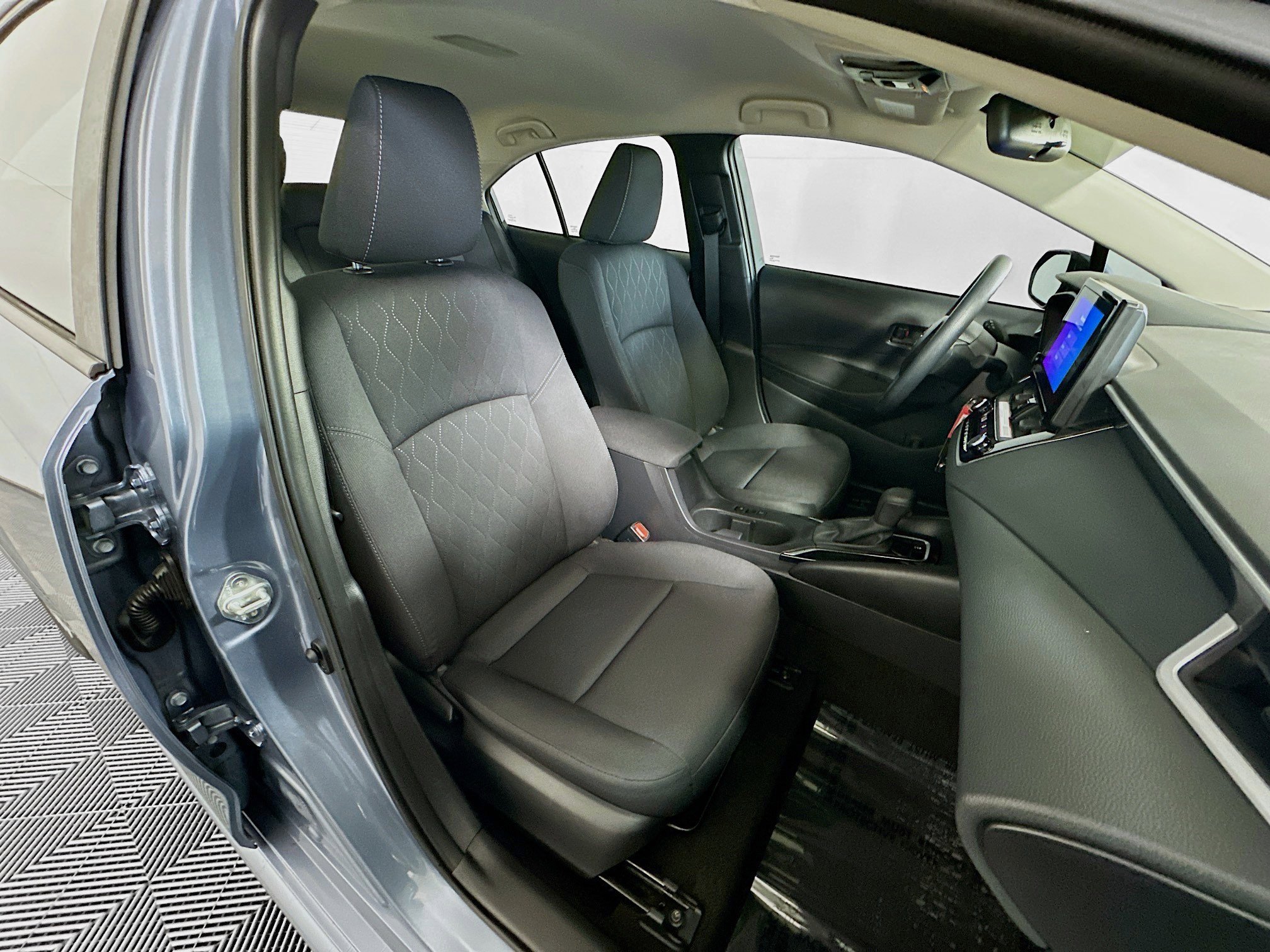 Used 2024 Toyota Corolla LE image 27