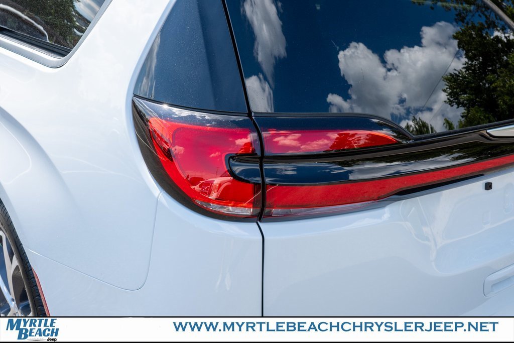 New 2026 Chrysler Pacifica Pinnacle image 11