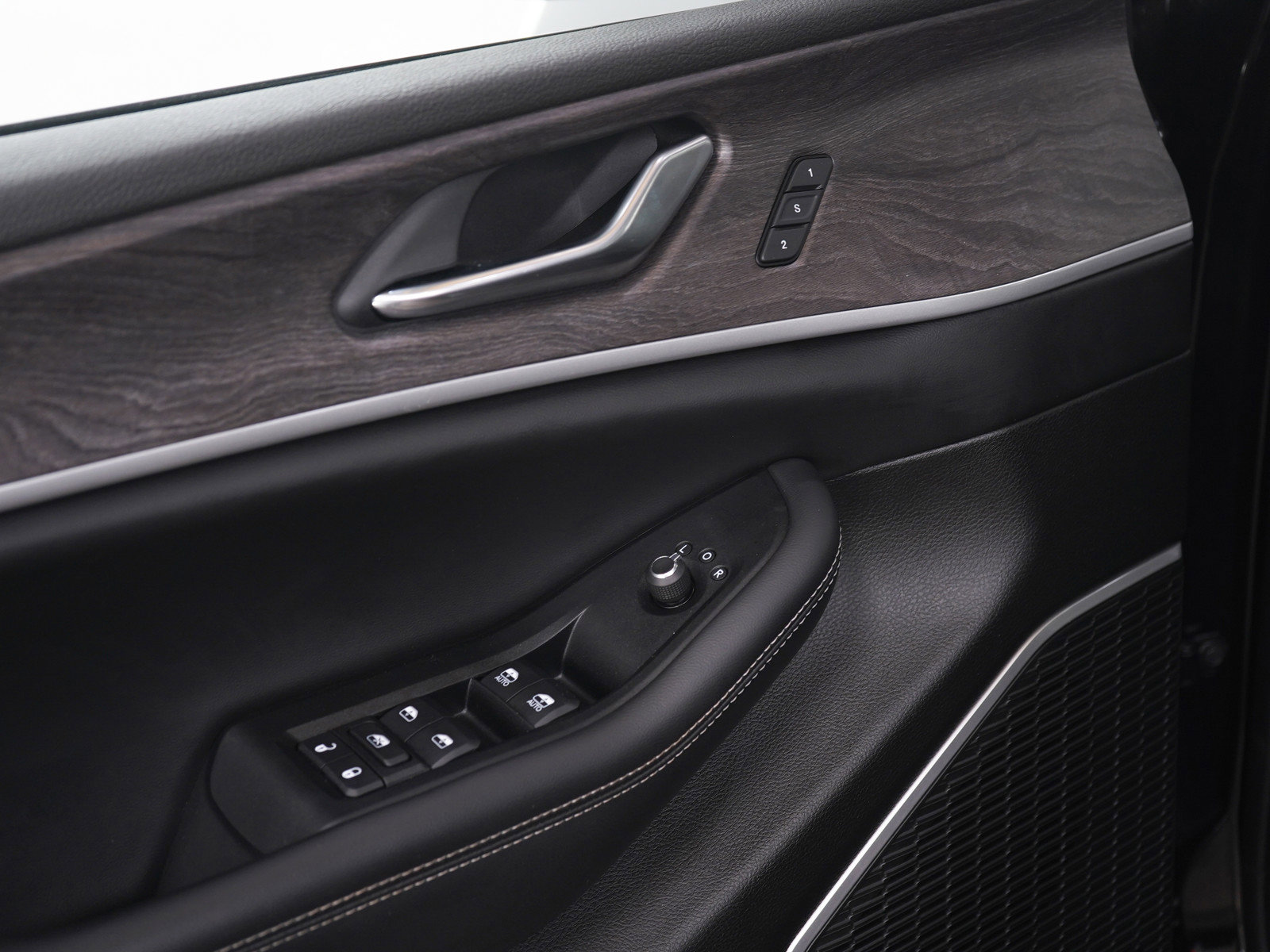 Used 2022 Jeep Grand Cherokee Limited 4xe w/ Luxury Tech Group II image 23