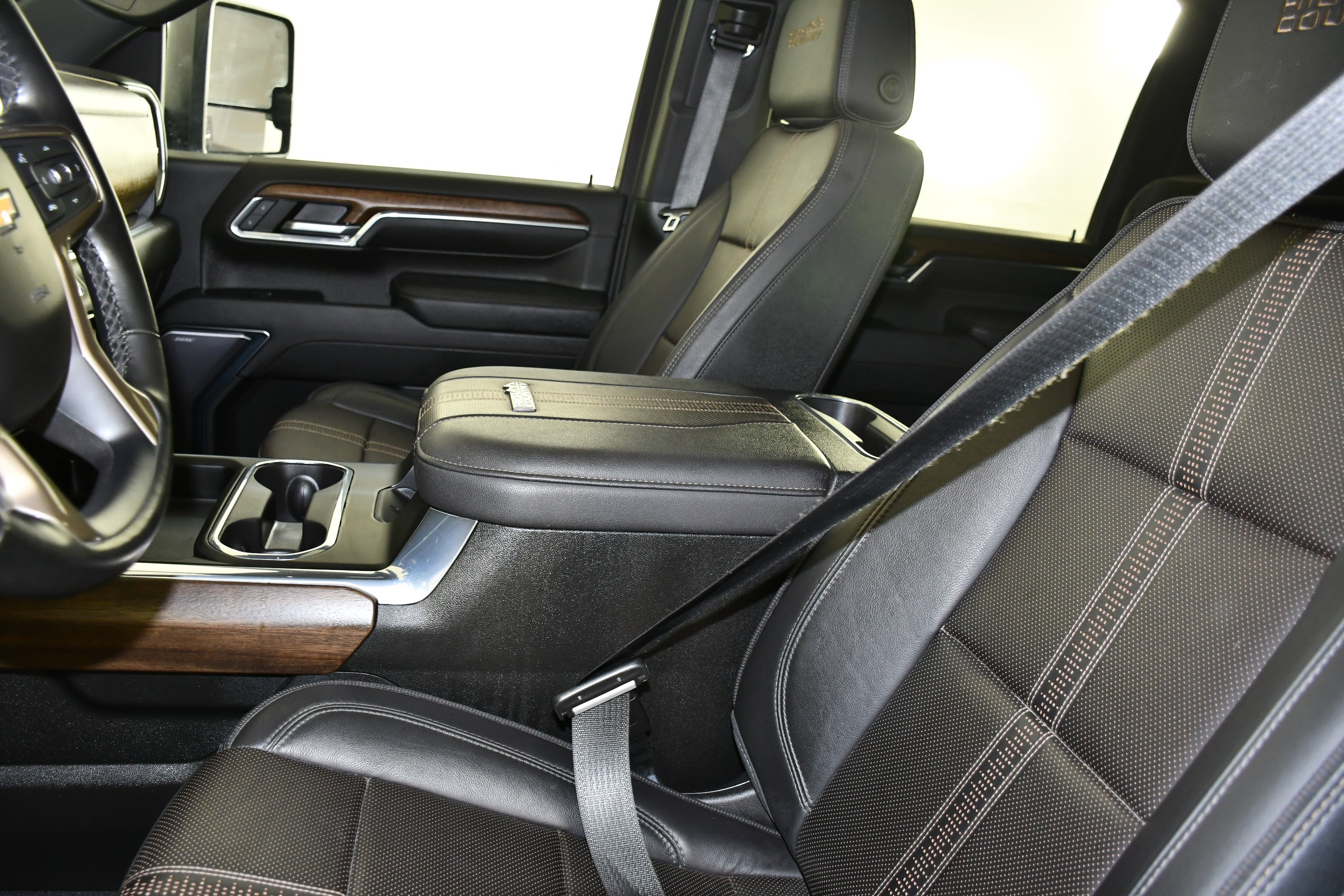 Used 2024 Chevrolet Silverado 3500 High Country w/ High Country Premium Package AWD/4WD image 45