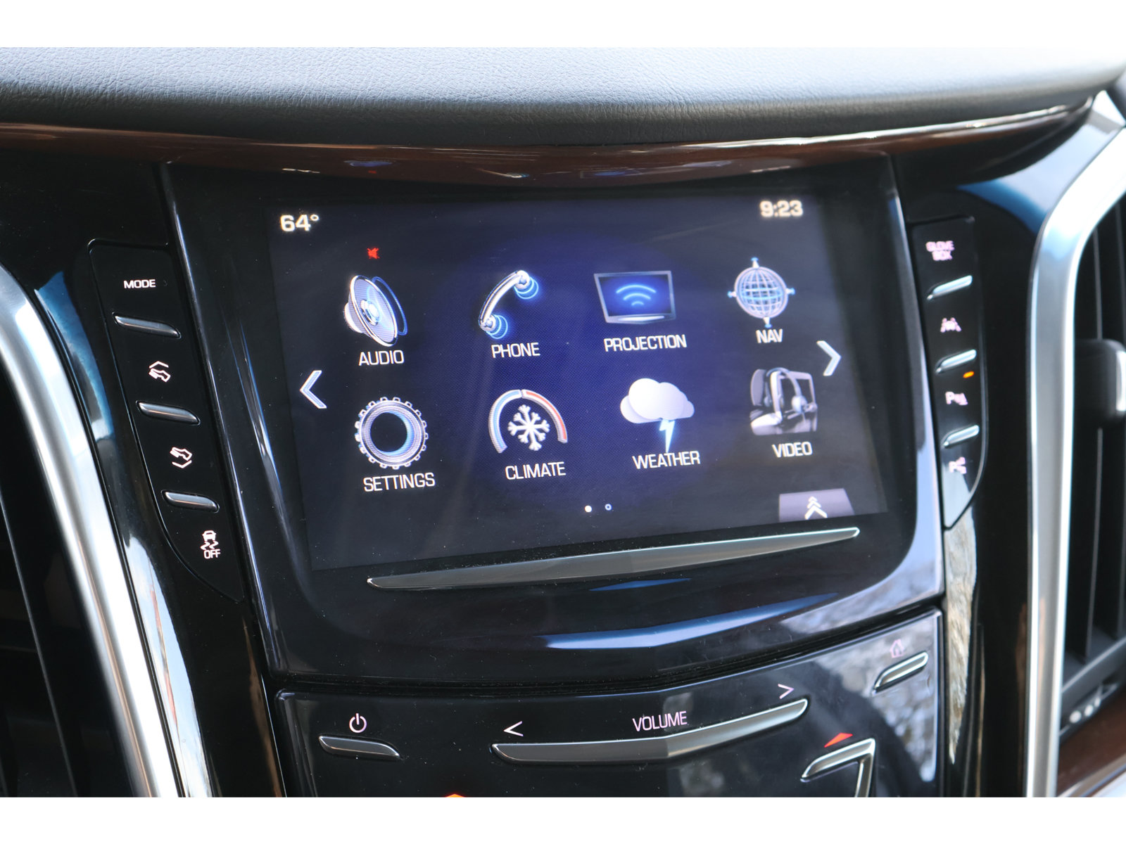 Used 2019 Cadillac Escalade Premium Luxury RWD image 30