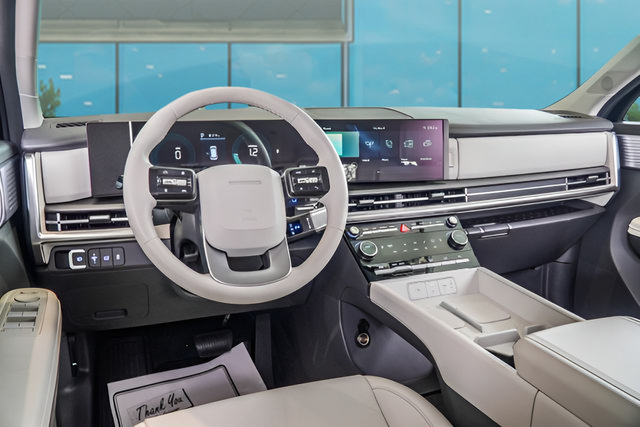 Certified 2025 Hyundai Santa Fe SEL FWD image 11