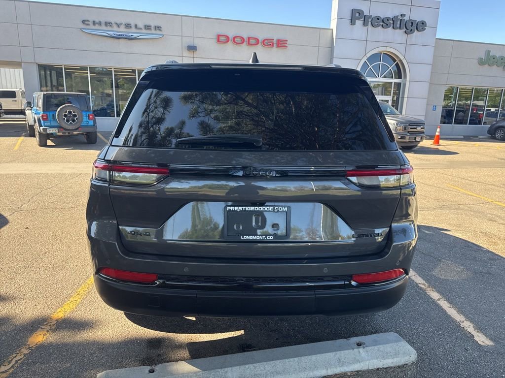 Used 2025 Jeep Grand Cherokee Limited w/ Black Appearance Package AWD/4WD image 9