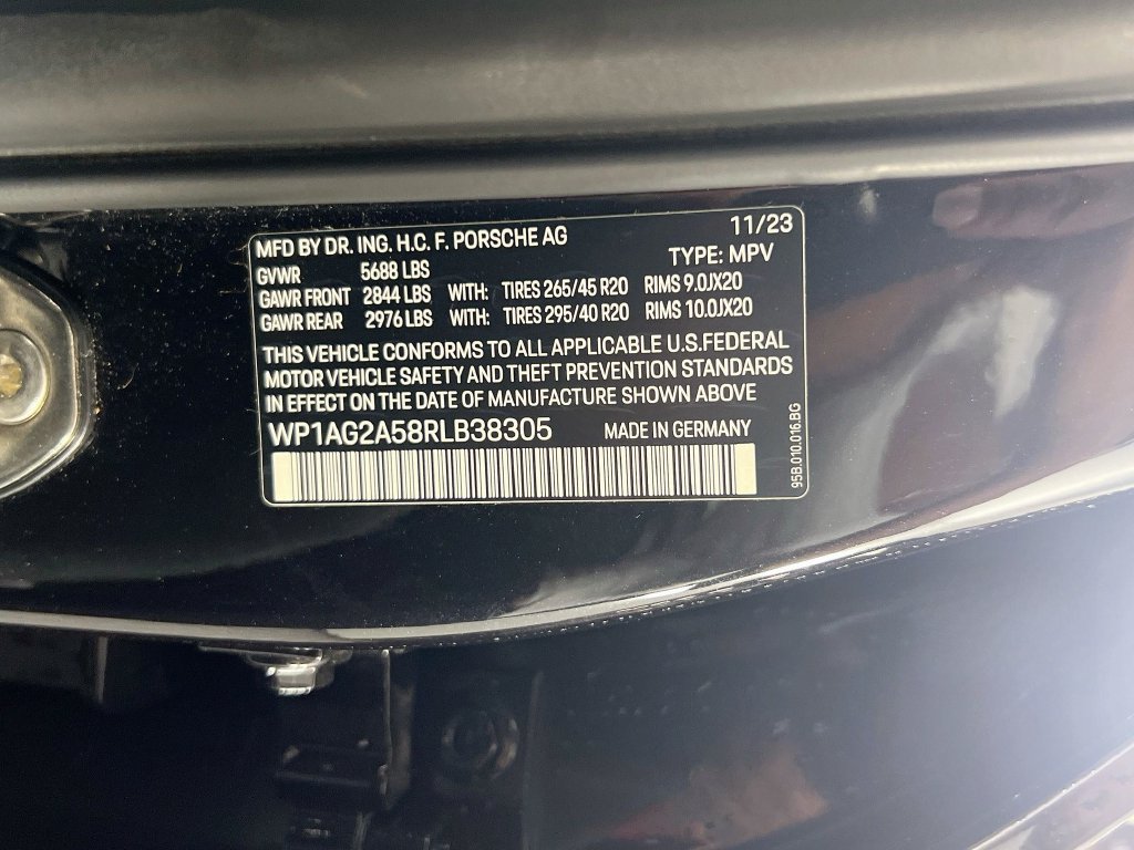 Certified 2024 Porsche Macan S AWD/4WD image 34