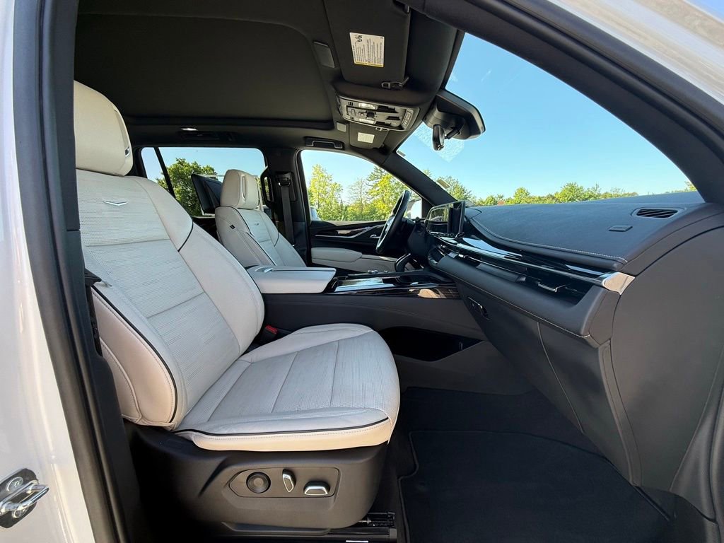 Used 2023 Cadillac Escalade ESV Sport w/ Touring Package AWD/4WD image 33