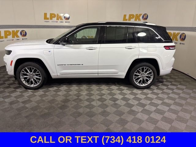 Used 2022 Jeep Grand Cherokee Summit w/ Luxury Tech Group V AWD/4WD image 17