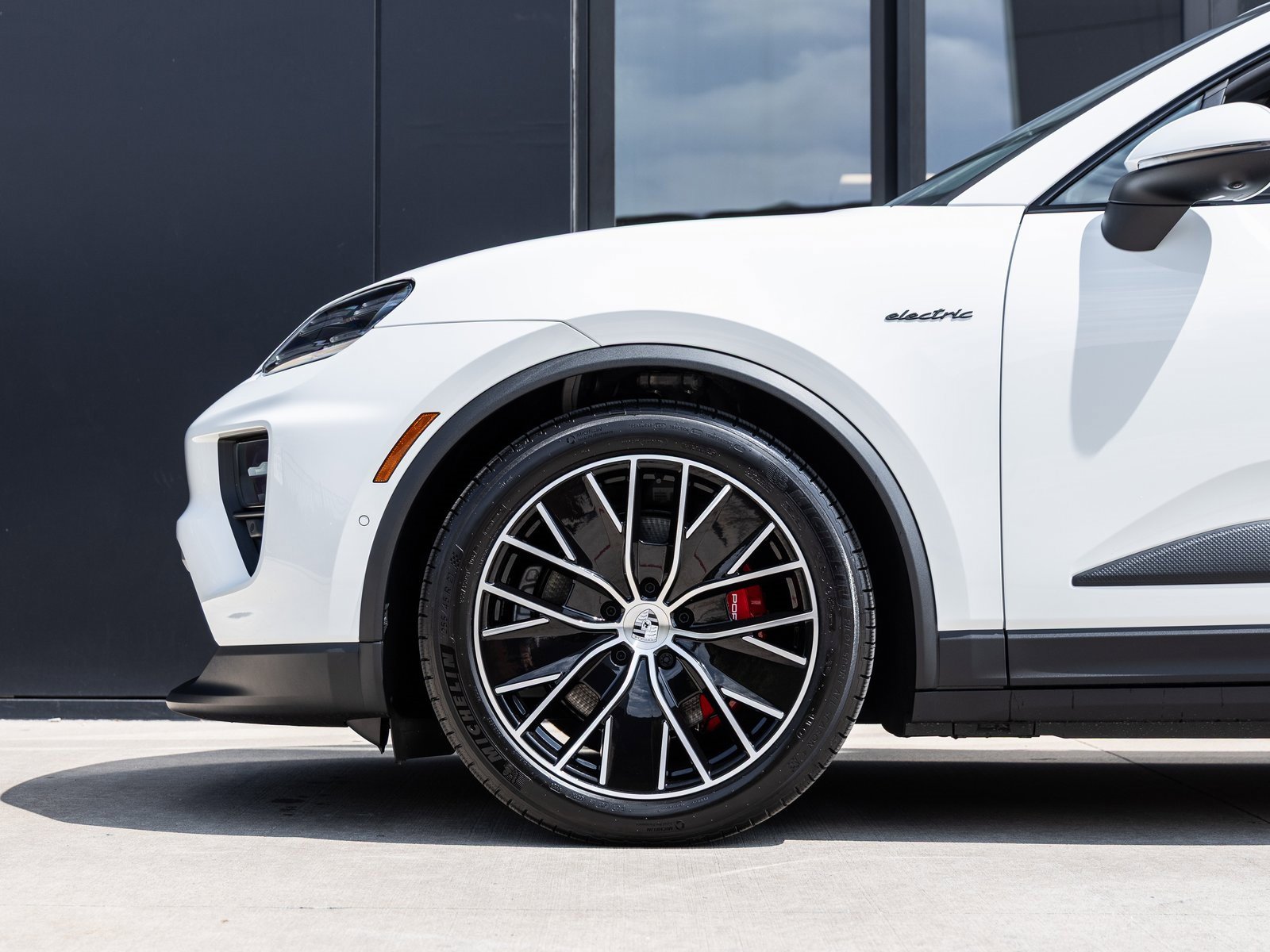 Used 2025 Porsche Macan 4S Electric image 13