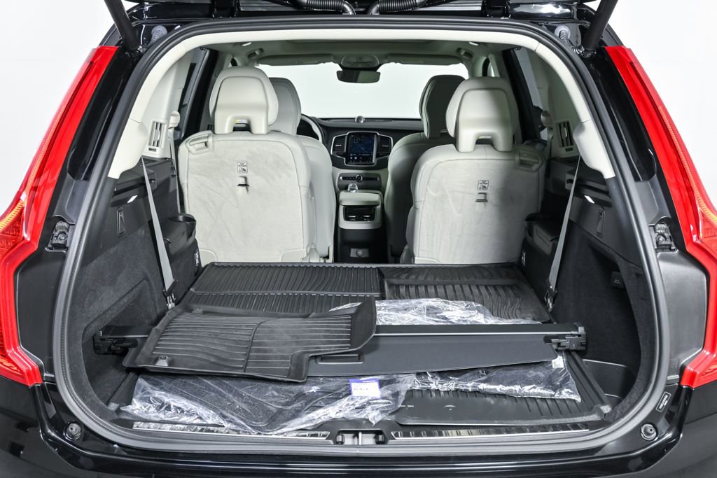 Certified 2024 Volvo XC90 B6 Ultimate w/ Protection Package image 32