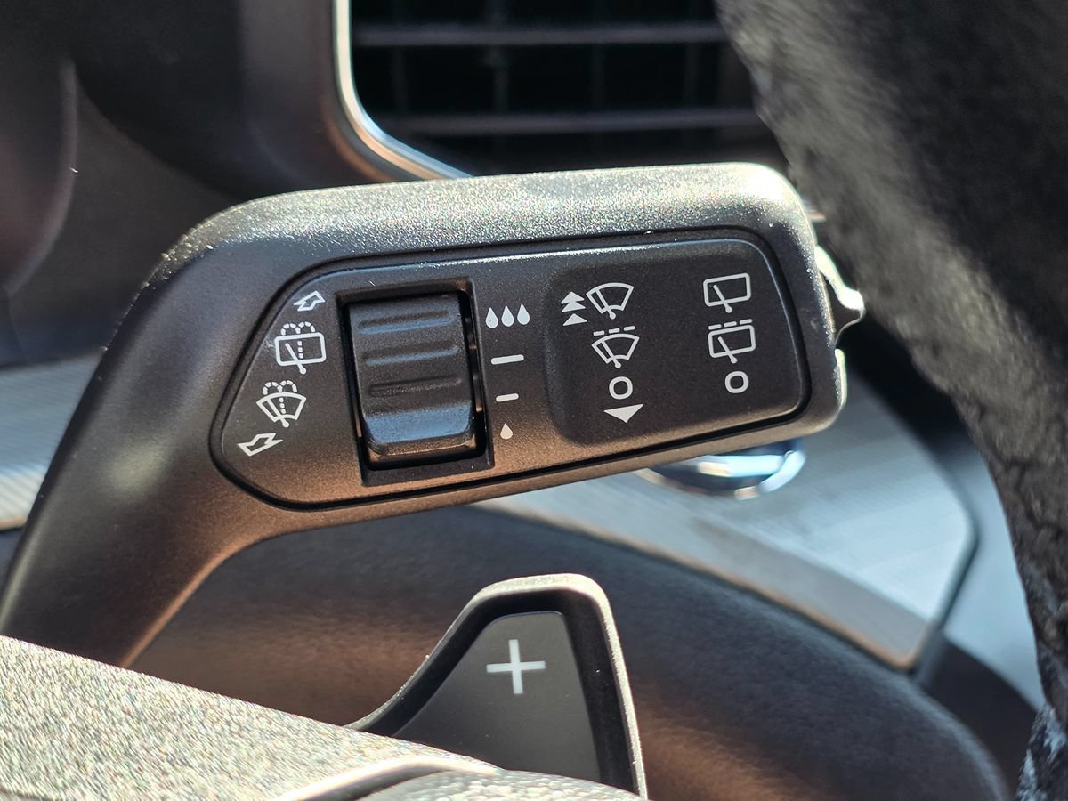 Used 2020 Ford Explorer XLT w/ Equipment Group 202A AWD/4WD image 44