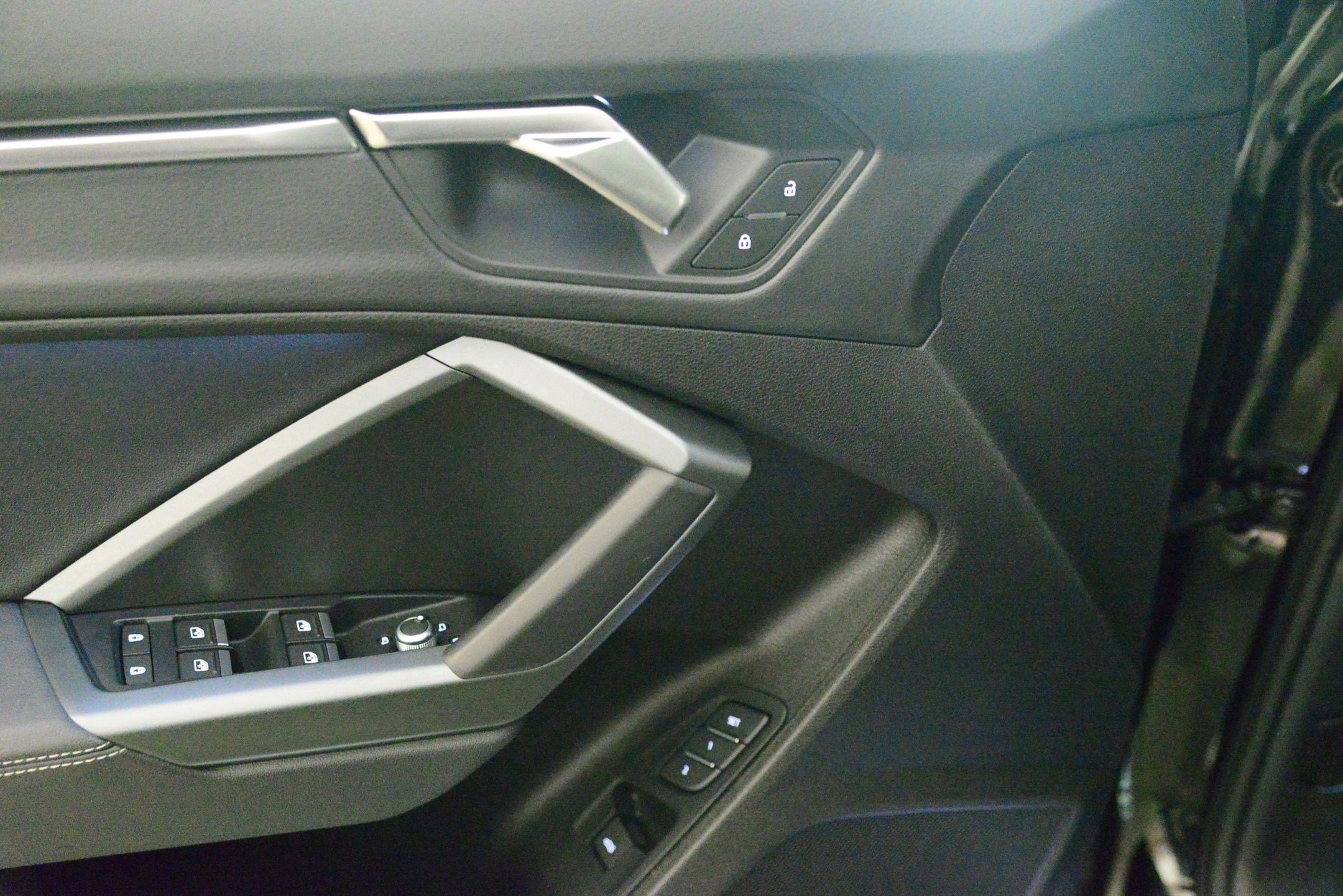 Certified 2025 Audi Q3 2.0T Premium w/ Convenience Package image 9