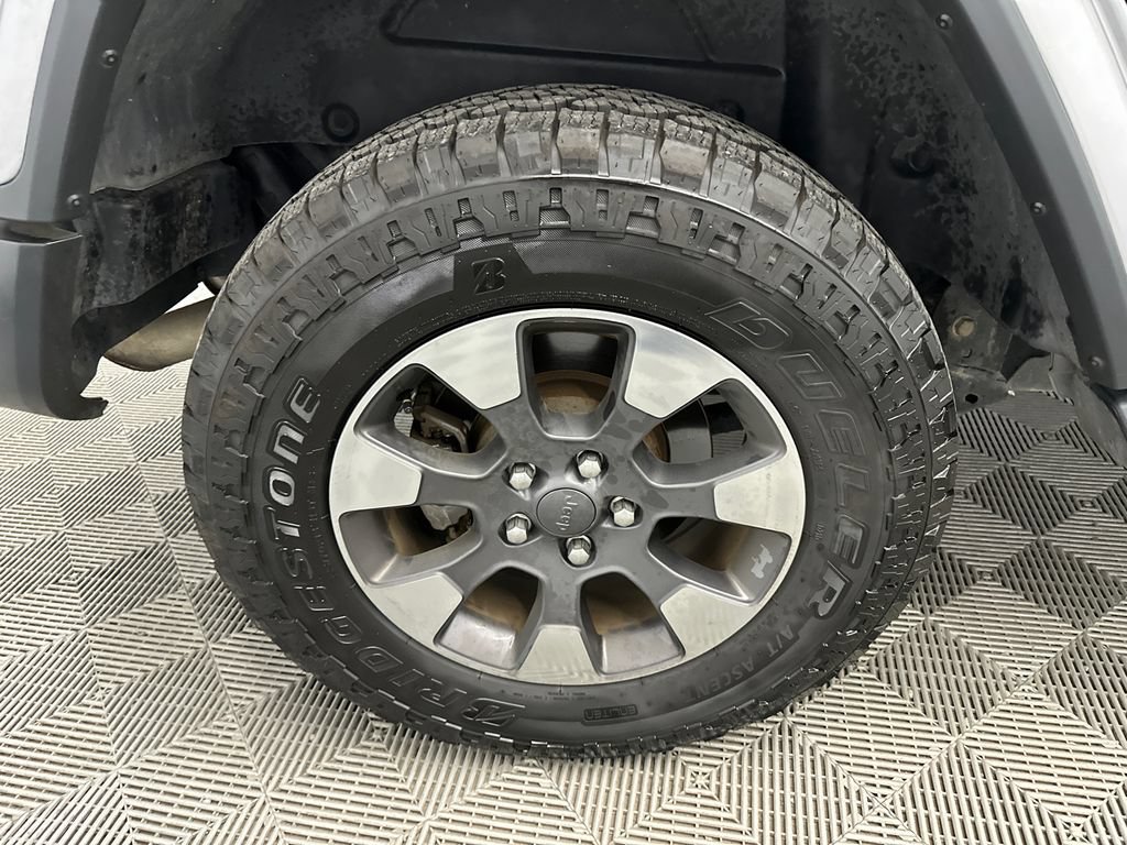Used 2018 Jeep Wrangler Unlimited Sahara AWD/4WD image 17