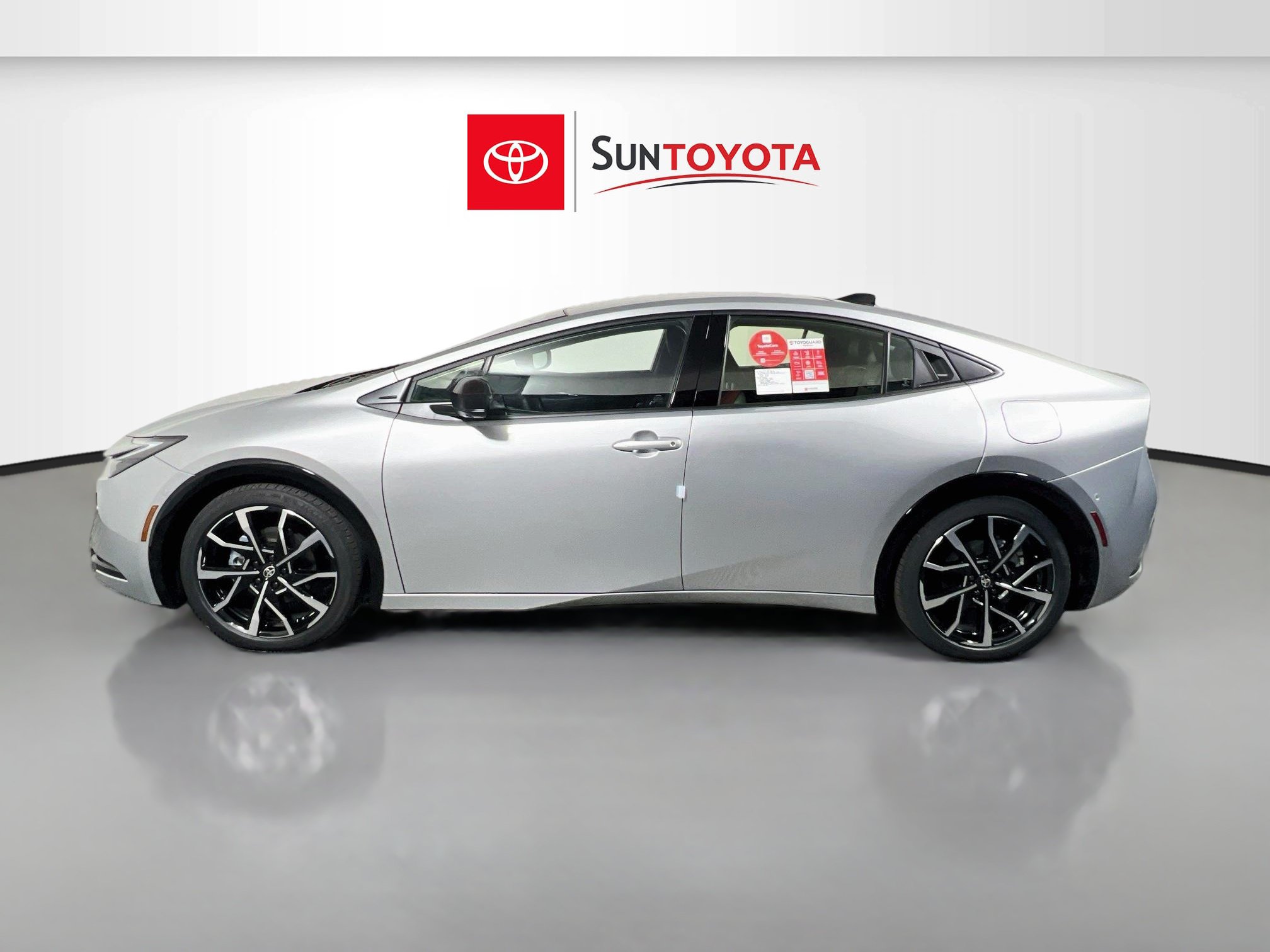 New 2027 Toyota Prius Plug-In Hybrid FWD image 7