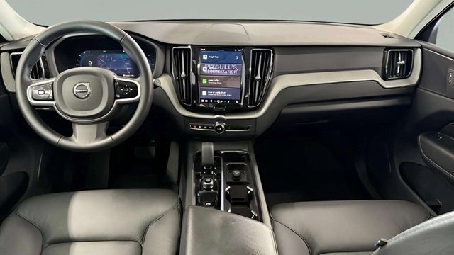 Used 2025 Volvo XC60 B5 Plus image 33