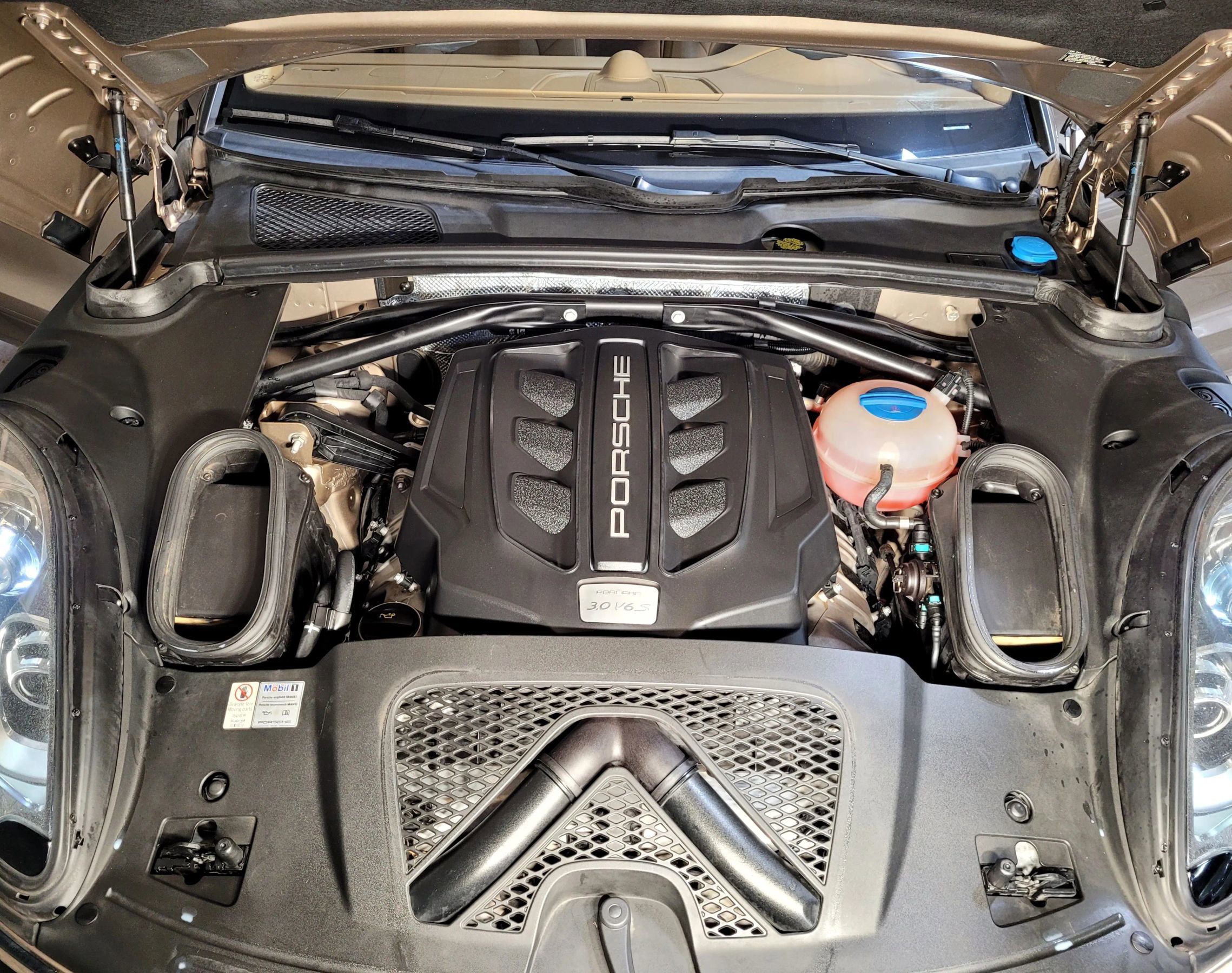 Used 2015 Porsche Macan S AWD/4WD image 49