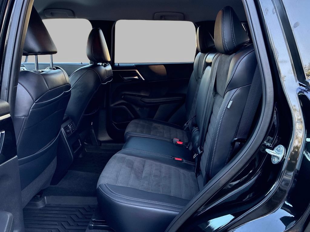Used 2024 Mitsubishi Outlander SE Black Edition AWD/4WD image 16