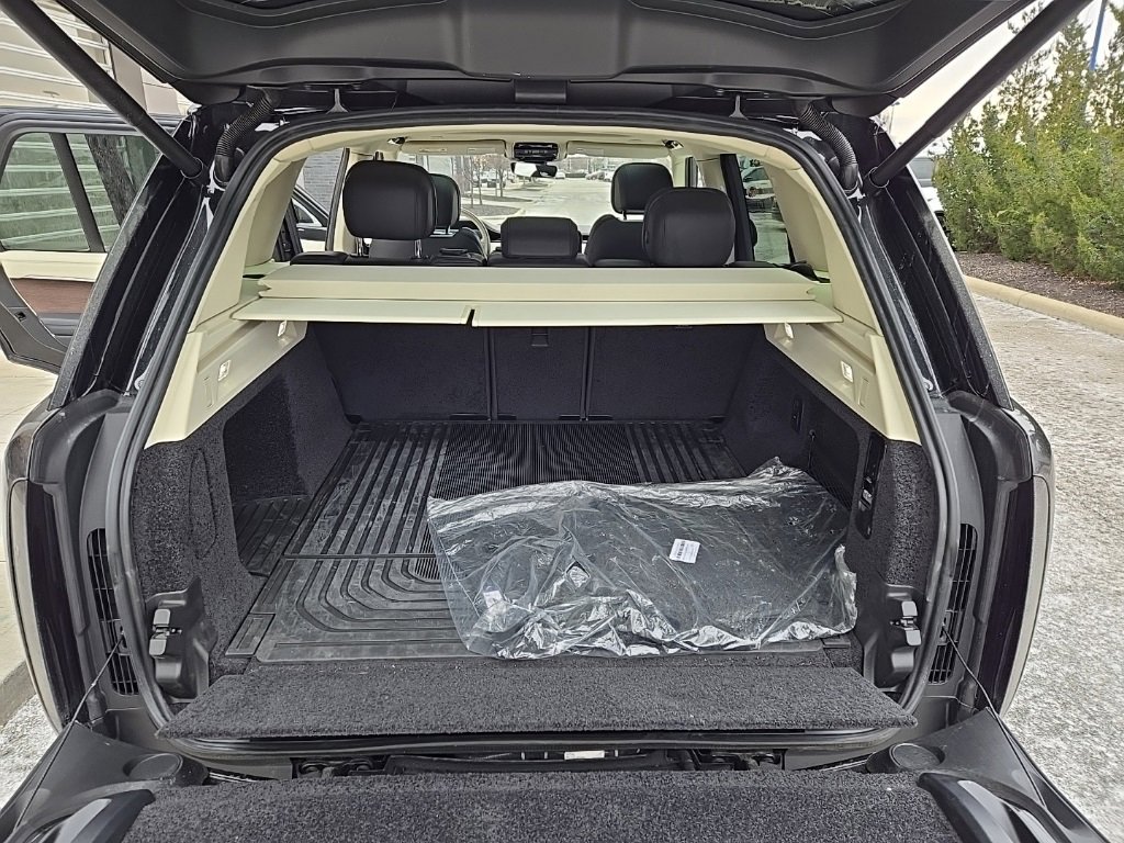 Certified 2023 Land Rover Range Rover SE image 18