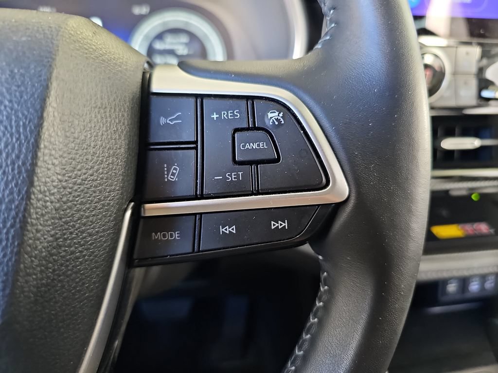 Certified 2025 Toyota Highlander XSE AWD/4WD image 12