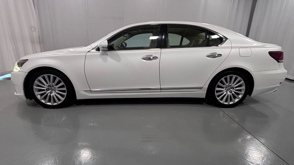 Used 2015 Lexus LS 460 AWD w/ Comfort Package image 8