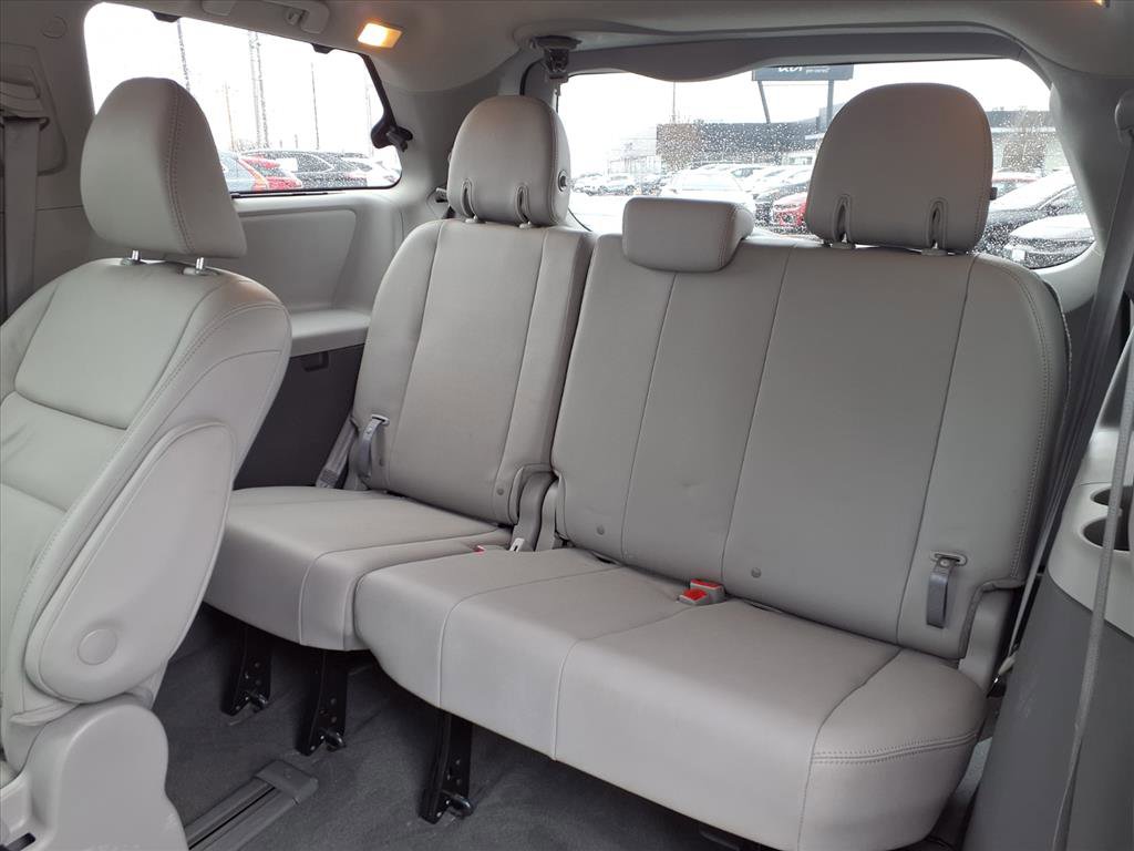 Used 2019 Toyota Sienna AWD image 26