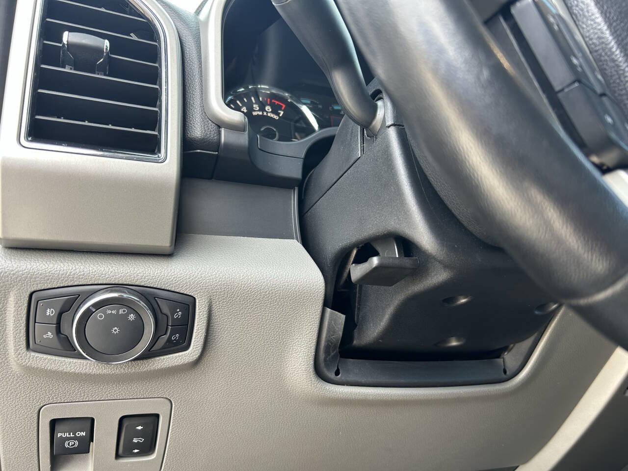 Used 2020 Ford F150 Lariat w/ Equipment Group 501A Mid image 25