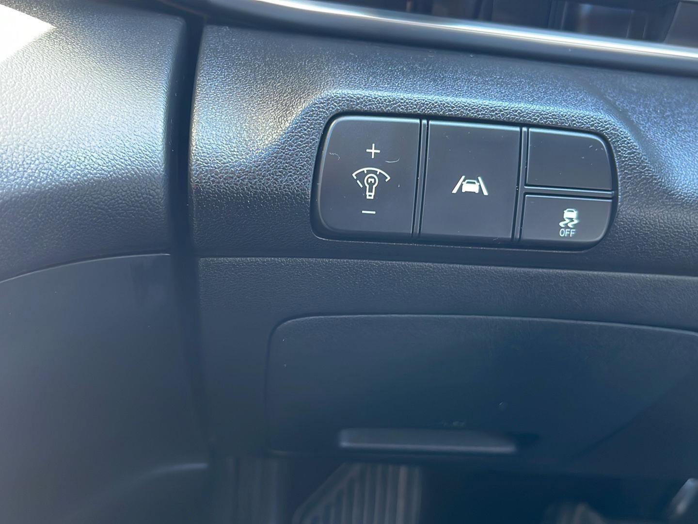 Used 2023 Hyundai Elantra SEL image 25