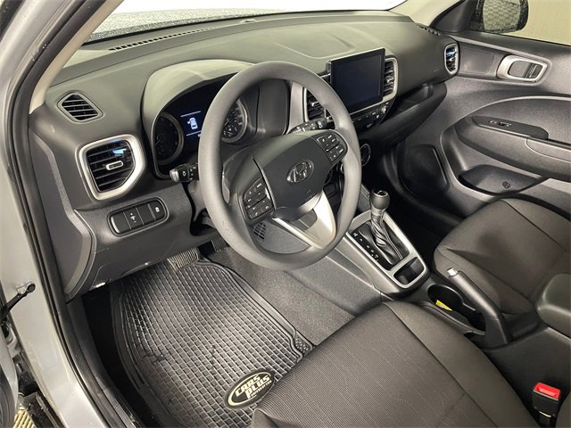 Used 2022 Hyundai Venue SE image 3