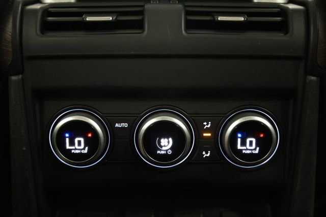 Used 2023 Land Rover Defender 130 SE image 43