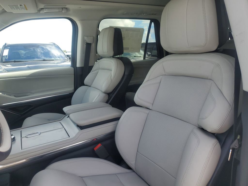New 2025 Lincoln Navigator L Reserve image 21